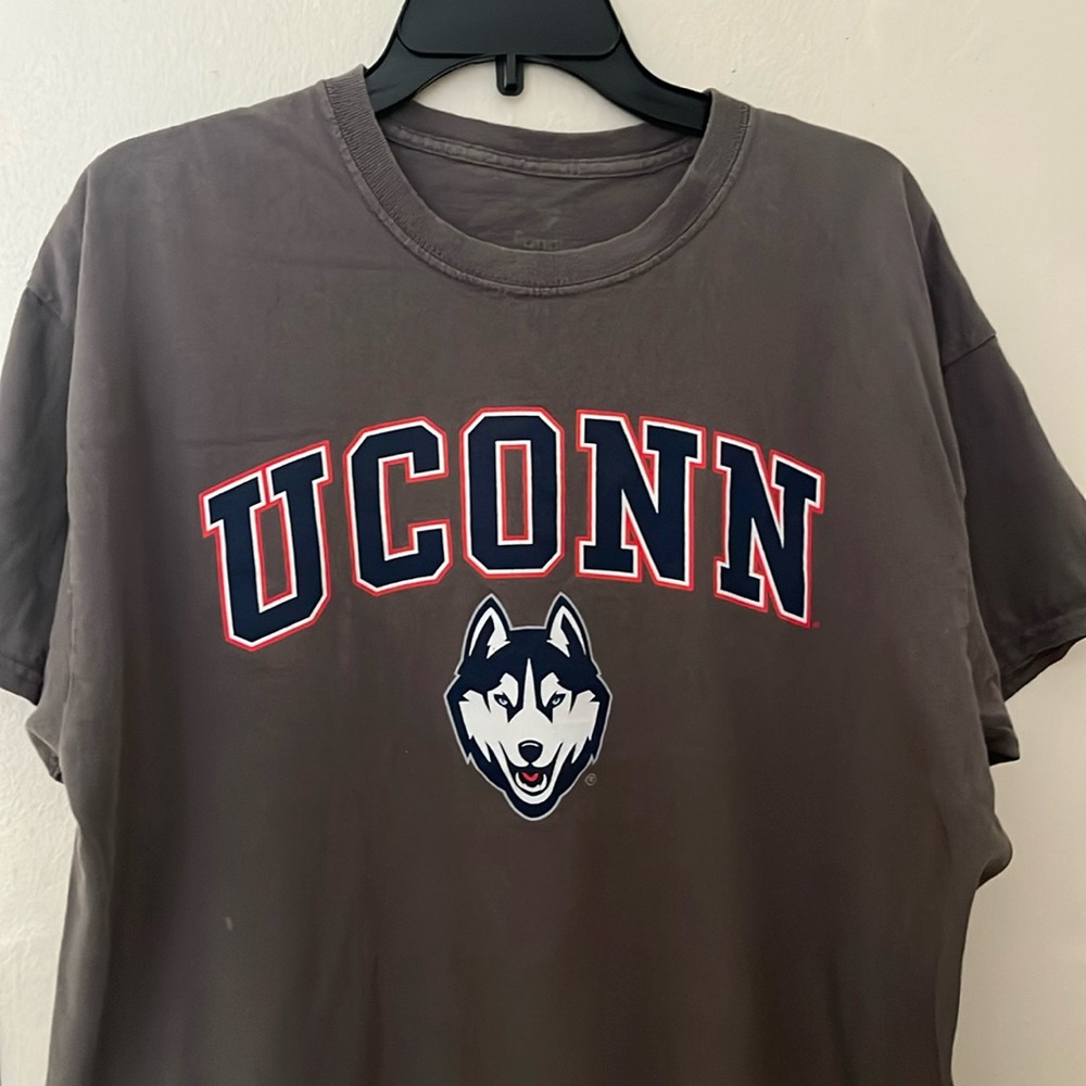 Vintage Gray UCONN tshirt